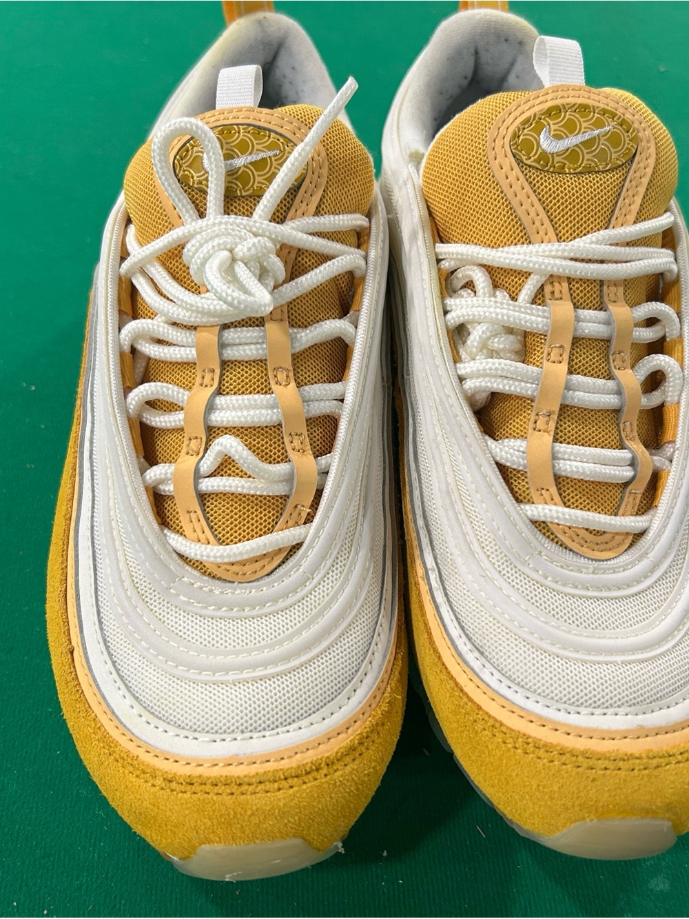 Nike Men's Yellow and White Athletic Sneakers